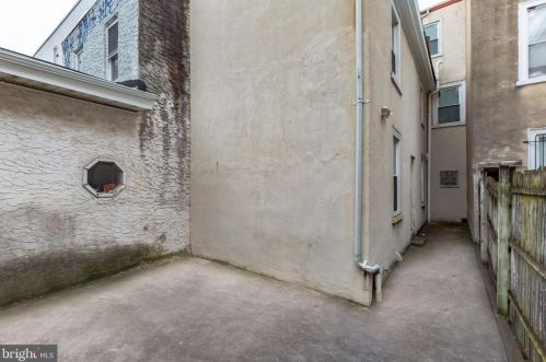 1733 Howard St, Philadelphia PA 19122-2412 exterior