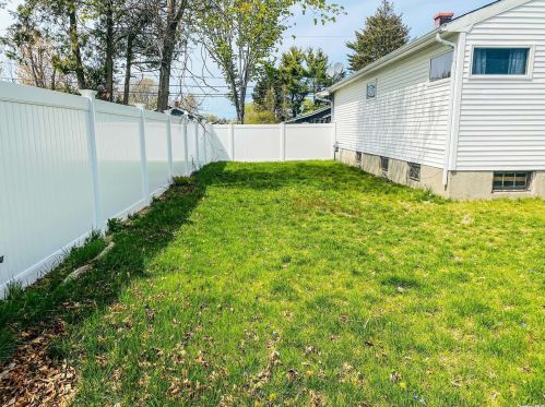 32 Elm St, Central Islip NY  11722-4145 exterior