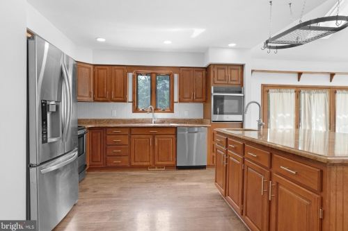 1 Madison Ct, Southampton NJ  08088-9046 exterior