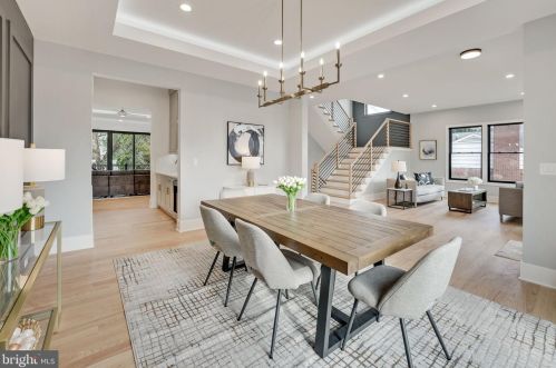 1422 Mayflower Dr, Mc Lean VA 22101-5615 exterior