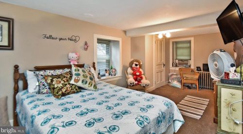 7757 Center St, Slatington PA 18080-3435 exterior