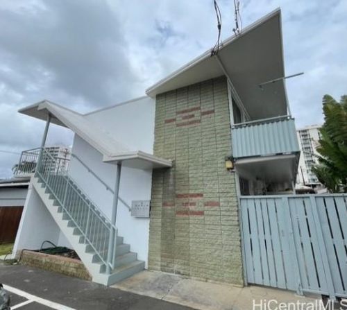 2710 Kaaha St, Honolulu, HI 96826-4735