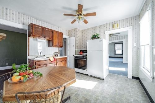 54 Revere St, Springfield MA 01108-1314 exterior