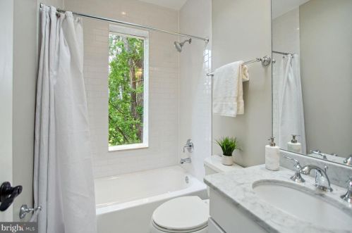 623 6 St, Washington DC 20024-2693 exterior