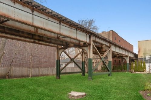 1814 Warner Ave, Chicago IL 60618-3031 exterior