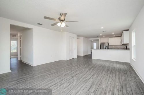 2008 Pruitt St, Fort Pierce FL 34953-5731 exterior