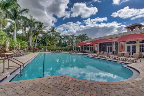 10054 Armani Dr, Boynton Beach FL 33437-3743 exterior