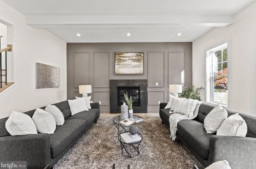 1327 Mayflower Dr, Mc Lean VA 22101-3405 exterior