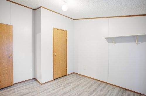 921 4 St, Mishawaka IN 46544-2703 exterior