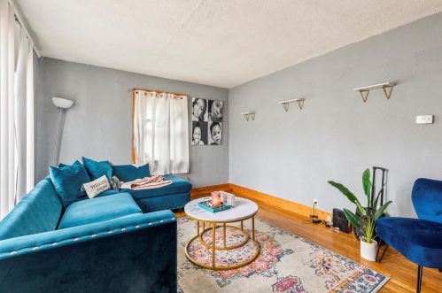 3033 Eggert Pl, Milwaukee, WI 53209-5415