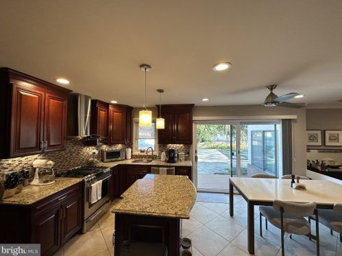 2269 Pne Rd, Huntingdon Valley PA 19006-4028 exterior