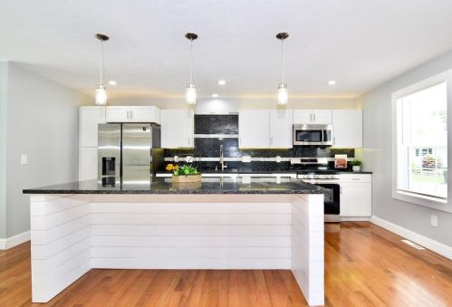 75 Rochford Cir, Springfield MA  01128-1024 exterior