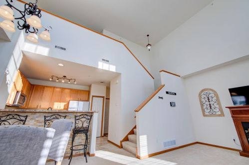 2169 Shamrock Pl, Chaska MN 55318-5404 exterior