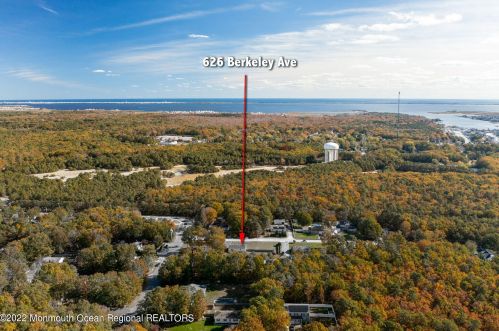 626 Berkeley Ave, Berkeley Township NJ 08721-3703 exterior