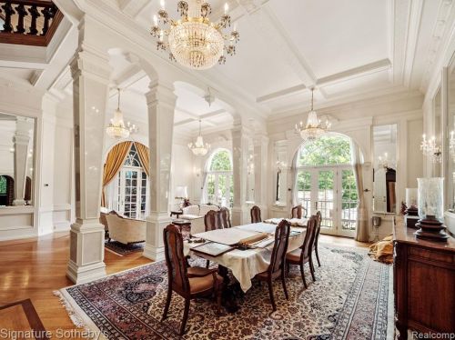 2009 Victoria Hl, Rochester MI exterior