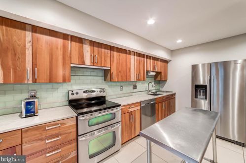 527 Wilkes St, Alexandria VA  22314-3723 exterior