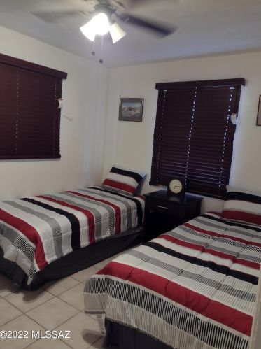 1864 Calle Sombrero, Tucson AZ 85713-2627 exterior