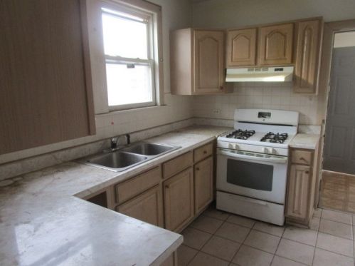 1432 10 Ave, Broadview IL 60153-1900 exterior