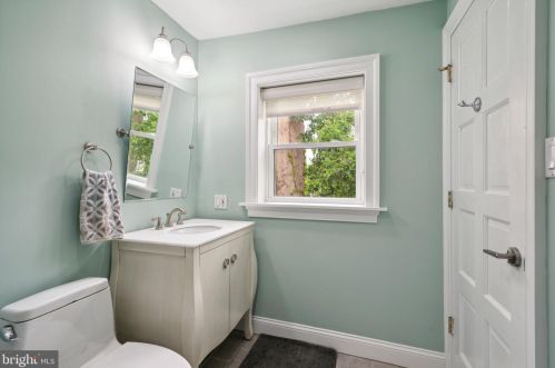 128 Bainbridge St, Philadelphia PA  19147-2402 exterior