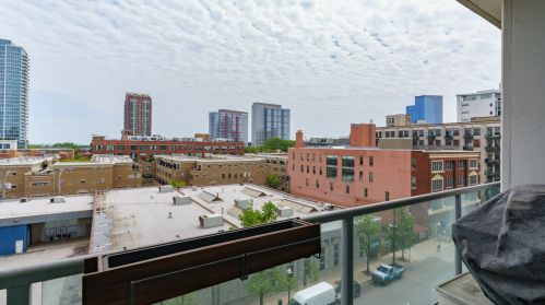 1720 Michigan Ave, Chicago IL  60616-1465 exterior