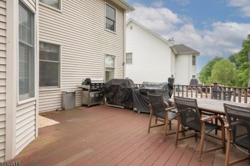 68 Terrace Ave, Town Center NJ  07052-3662 exterior