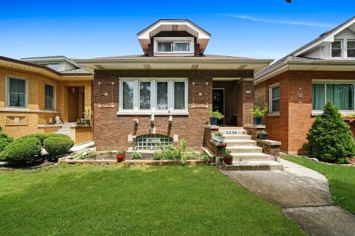 5238 Nelson St, Chicago IL 60657-3042 exterior