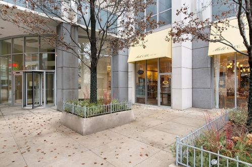 200 Grand Ave, Chicago IL  60654-8082 exterior