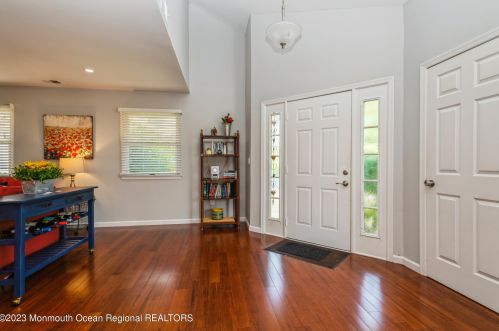 7 Eunice Ln, West Long Branch NJ  07764-1583 exterior