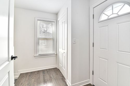 1325 Pryor Ave, Milwaukee WI  53207-1869 exterior