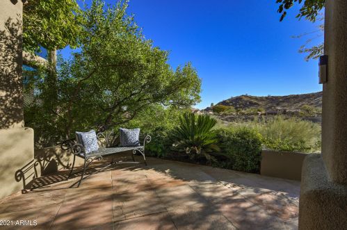 13841 Cyn Dr, Phoenix AZ 85016-2403 exterior