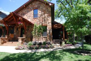 722 Harris Ave, Austin TX  78705-2530 exterior