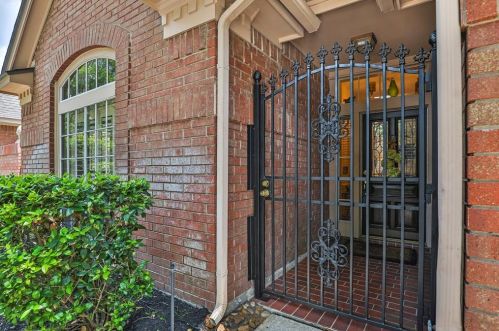 3302 Redwood Lake Dr, Humble, TX 77345-6107