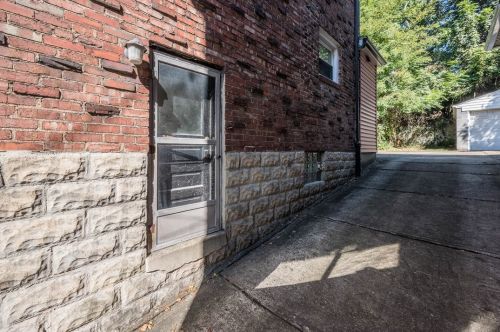 5735 Pocusset St, Pittsburgh PA 15217-2218 exterior