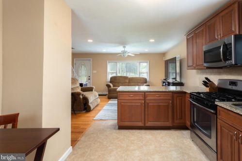 408 Route 156, Trenton NJ 08620-1728 exterior