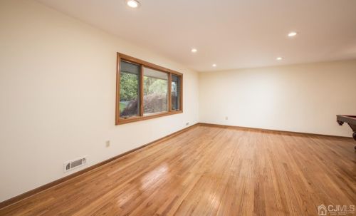 55 Oliver Ave, Edison NJ 08820-3122 exterior