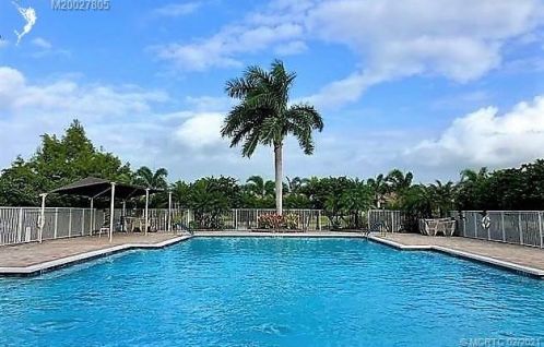 10082 Chadwick Dr, Fort Pierce FL 34987-2418 exterior