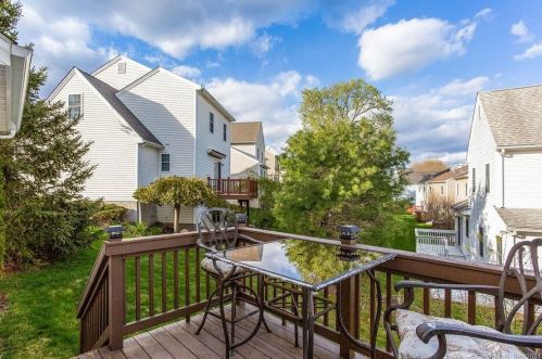 17 Hickory Ct, Wallingford CT  06492-4372 exterior