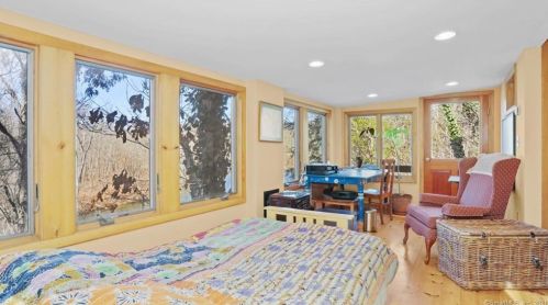 593 Roosevelt Dr, Seymour CT 06478-1739 exterior