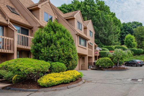 242 Talcottville Rd, Vernon CT 06066-4633 exterior