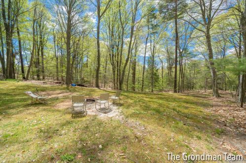 3032 Root Ct, Cedar Springs MI 49319-8153 exterior