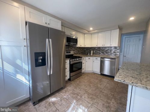 2122 Howard St, Philadelphia PA 19148-3333 exterior