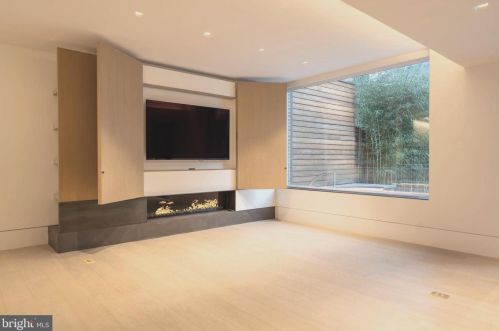 110 Delancey St, Philadelphia PA 19103-6409 exterior