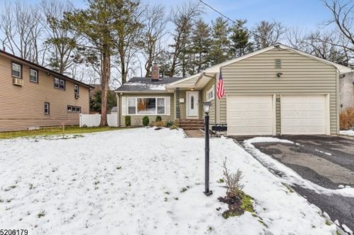 42 Essex Rd, Maplewood, NJ 07040-2338