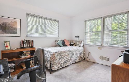 14100 Arctic Ave, Rockville MD 20853-2617 exterior