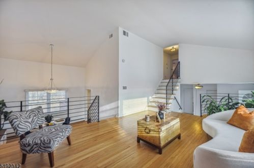 37 Conforti Ave, Town Center NJ  07052-2824 exterior