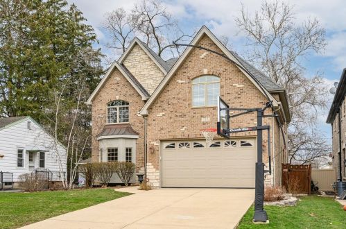 715 Hillside Ave, Elmhurst, IL 60126-4248