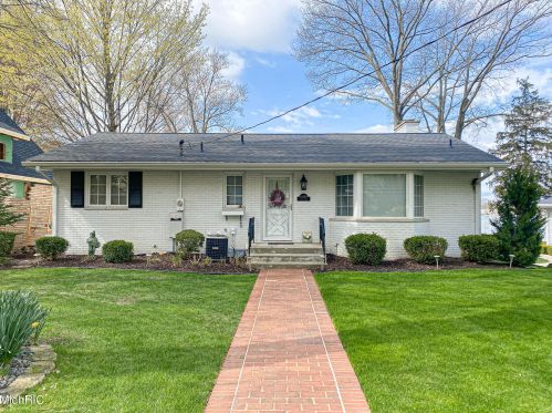 62190 Carlton Ave, Cassopolis, MI 49031-9375