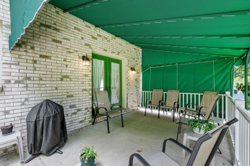 100 Parliament Dr, Moon Twp PA 15108-3276 exterior