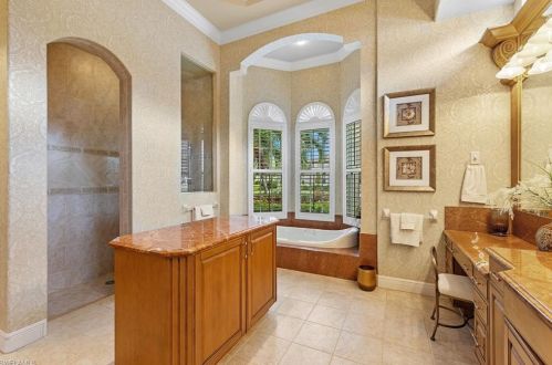 7511 Hogan Ct, Naples FL 34113-3055 exterior