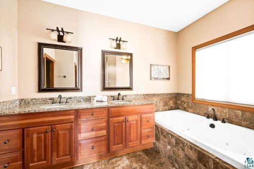 5108 Larson Ln, Duluth MN 55803-9436 exterior